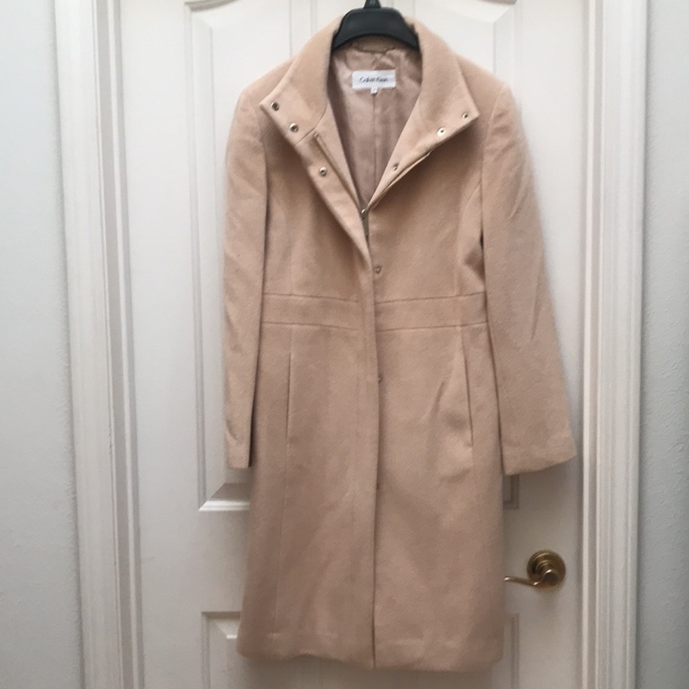 Elegant Light Beige Calvin Klein Women’s Coat in Wool & Angora size 4 🧥